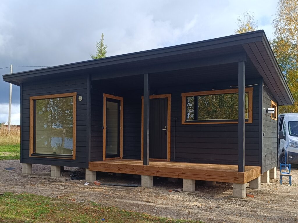 Aitta pihapiirissä